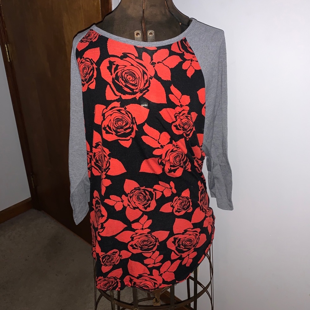Lularoe Randy tee